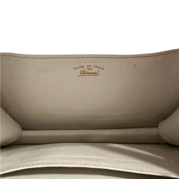 Gucci White and Gold Crossbody Bag with Flap Design - Picture 4 of 11
